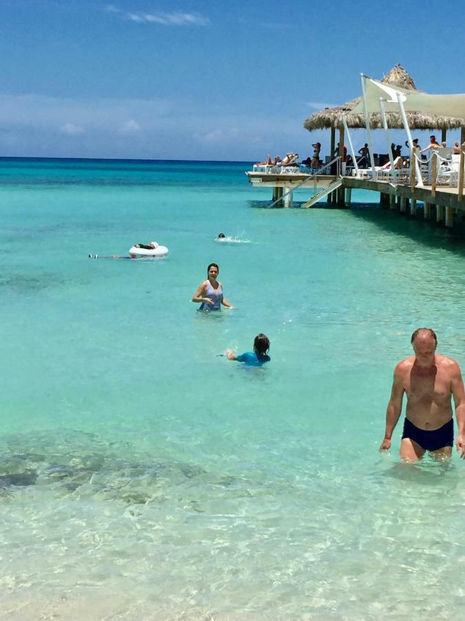 דירות 2Br Beach Apt @Cadaquescaribe בייהיבה מראה חיצוני תמונה